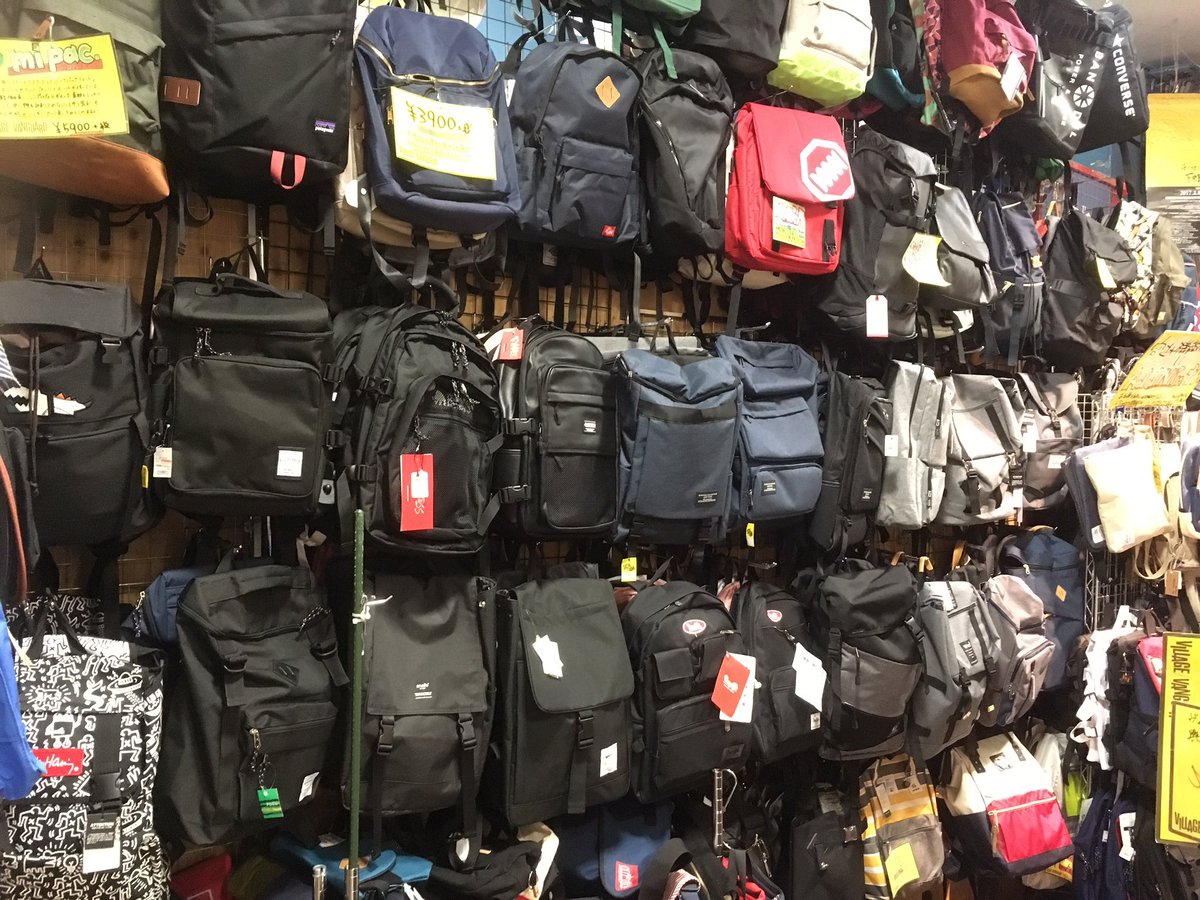 ヴィレッジヴァンガード ファボーレ店 Twitterren 夏休みに入り心機一転したいそこのあなた 友達とちょっと遠くに遊びに行こうかな って思ってるあなた ただリュック を変えたいあなた そんな皆様のために当店ではいろんなリュックを取り揃えました 話題の韓国