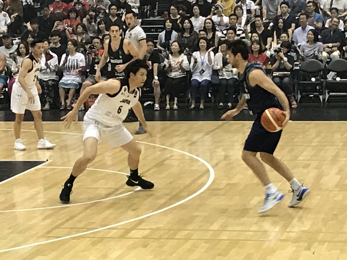 Twitter पर Matsuatsu16 バスケットボール 日本代表強化試合 Akatsukifive Vs ウルグアイ代表 青山学院記念館 今日の 比江島慎 選手の バスケットシューズ バッシュ