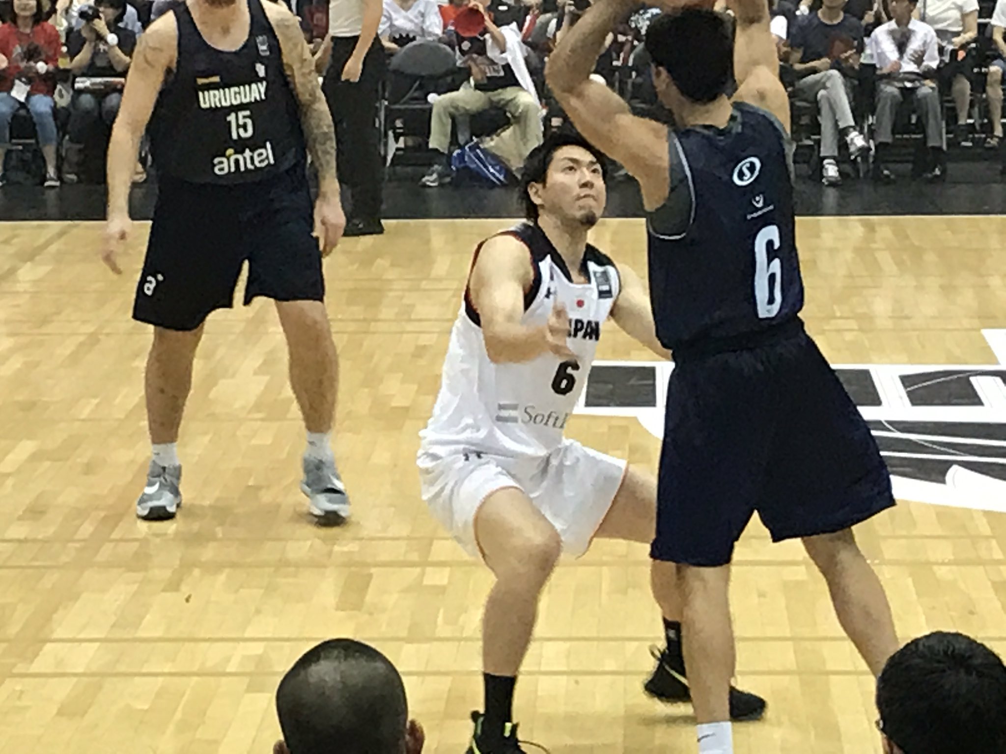 Matsuatsu16 バスケットボール 日本代表強化試合 Akatsukifive Vs ウルグアイ 代表 青山学院記念館 今日の 比江島慎 選手の バスケットシューズ バッシュ T Co L8ndr2m9ya Twitter