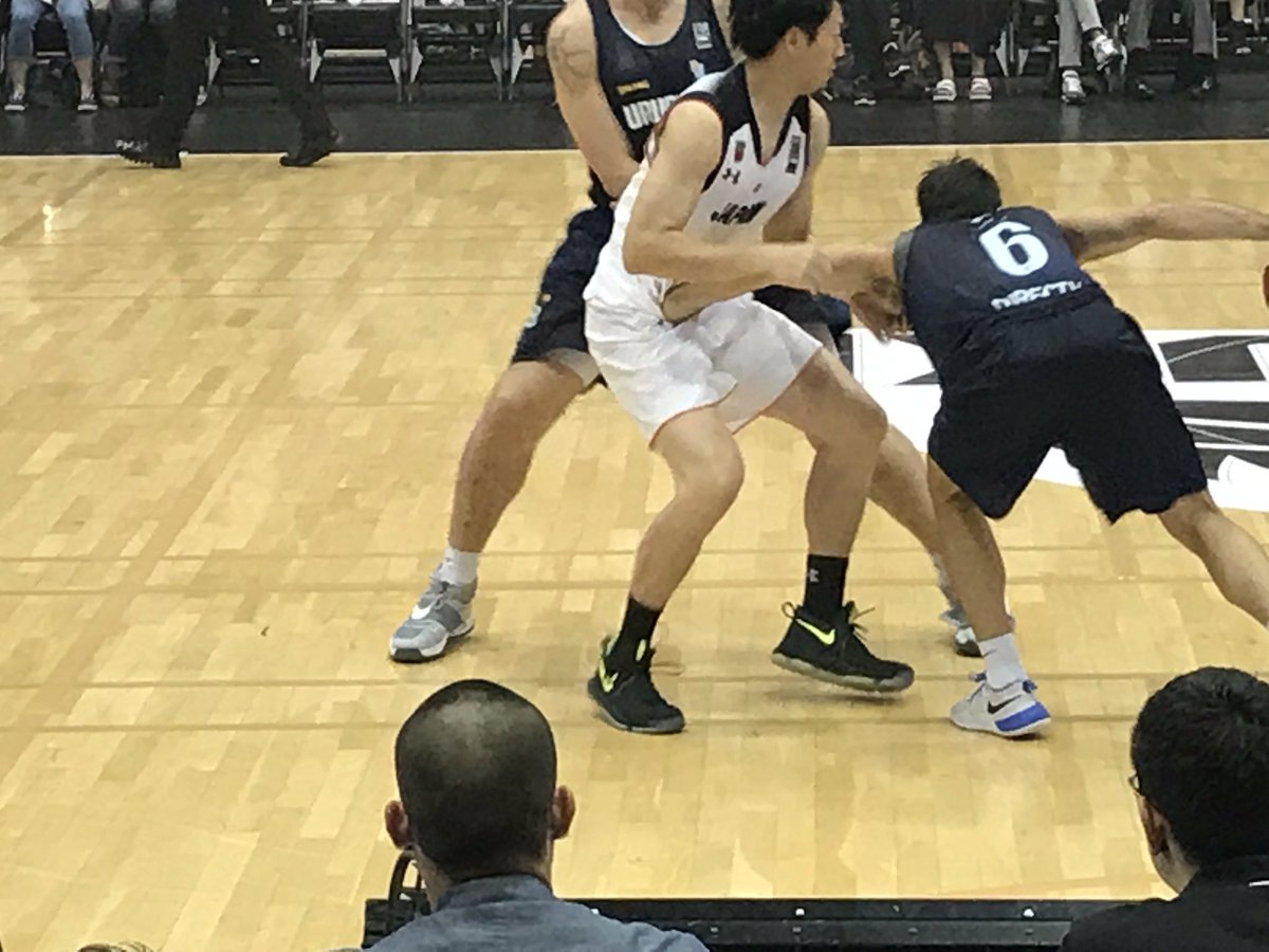 Twitter पर Matsuatsu16 バスケットボール 日本代表強化試合 Akatsukifive Vs ウルグアイ代表 青山学院記念館 今日の 比江島慎 選手の バスケットシューズ バッシュ