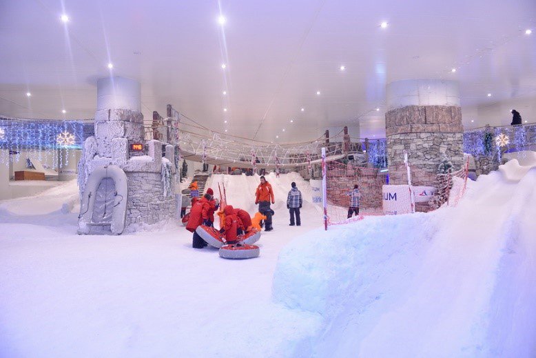 Torium Snowpark’ta bulunan oyun ve yürüyüş alanları, asma köprüler, buz mağaraları farklılık arayanlara yepyeni deneyimler yaşatıyor.