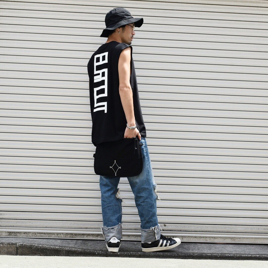 68_Sixty_Eight's tweet photo. JG BRAND MIX STYLE 
Burnoutのクロスドアローノースリオンラインにアップしました！
少量ですが、宜しくお願いします👏
合わせたデニム、ヒップバッグは#dirtytoy 
ハットはBurnoutです！ https://t.co/RtrABbCYCh