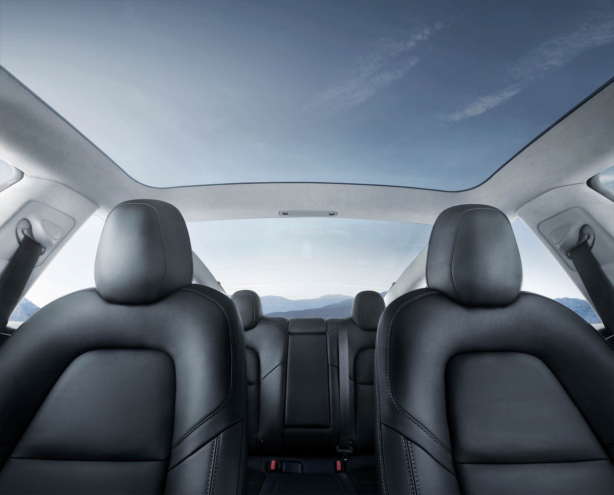 TeslaRomania's tweet photo. #TeslaModel3 Interior in 4K https://t.co/h9z7EfCIVc