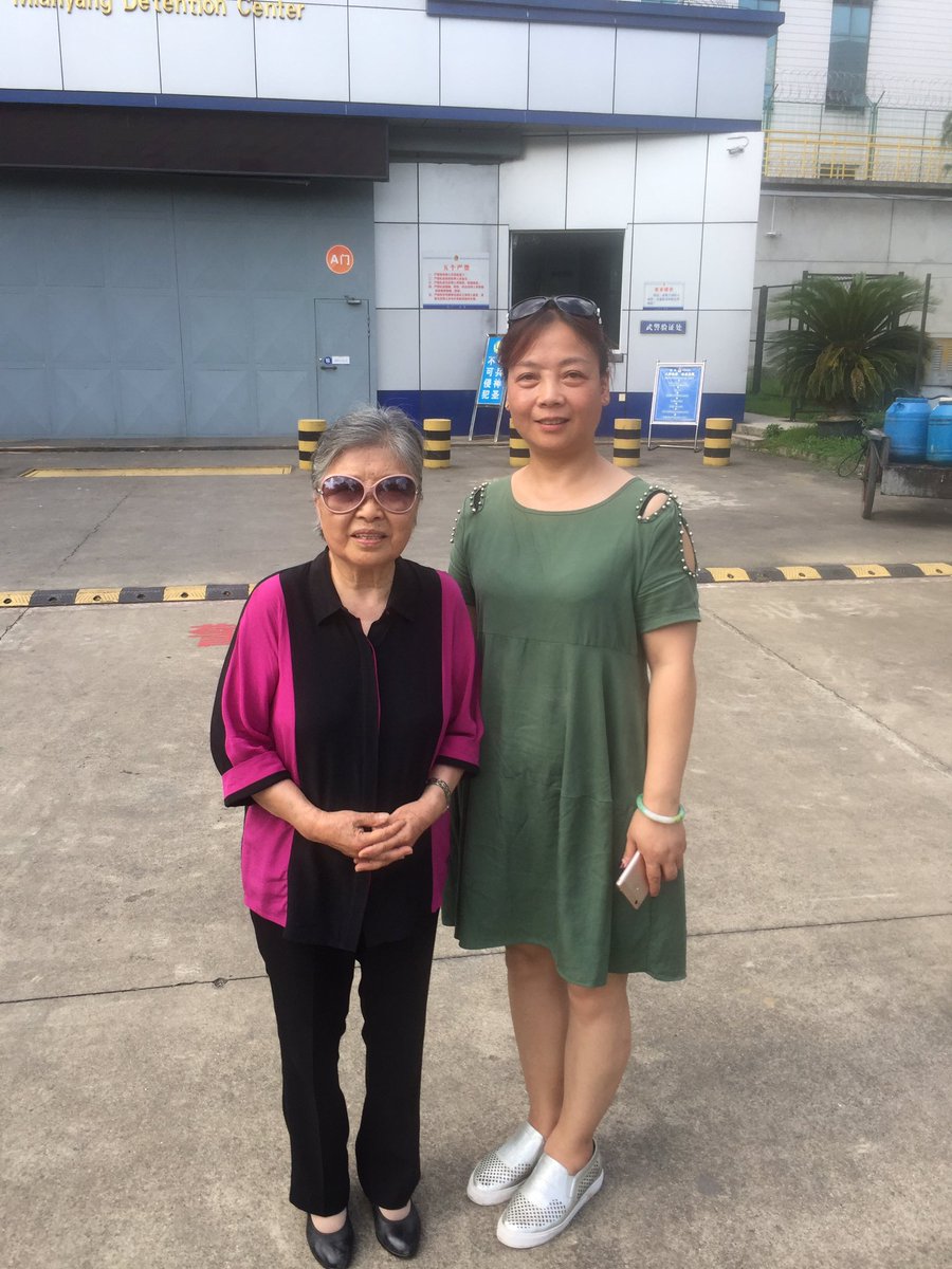 lawyer_sui's tweet photo. 黄琦案本月十六号已送检审查起诉。昨天下午我会见了黄琦。黄琦一直零口供,坚拒上电视认罪;手脚脸部均浮肿,健康状况令人担忧身患绝症的黄琦会否成为刘晓波第二;黄琦坚信中国会很快会走向自由民主;黄琦托我转达对刘霞的问候以及对海内外关心关注他的朋友们的深深感谢! https://t.co/H0pWJrg1Rh