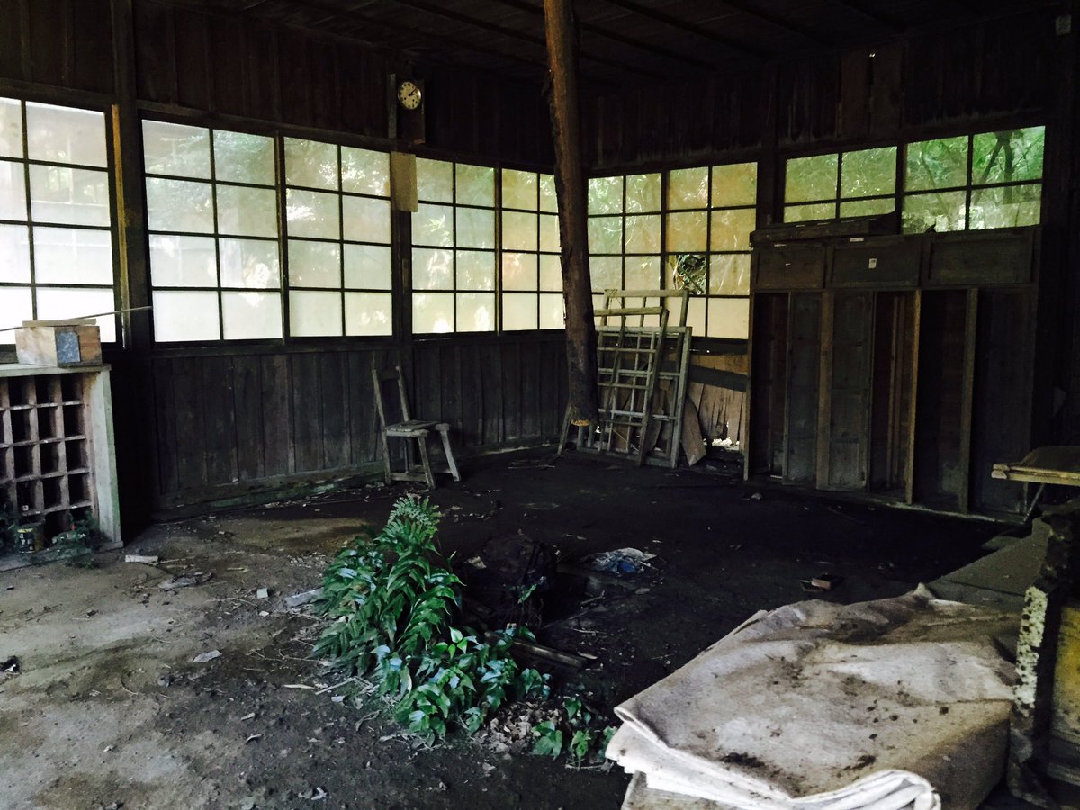 穂高 三景 ちなみに 清越金山はかつて伊豆のあたりでも大きな事業を起こしていて持越鉱山と同じ系列会社だったそうです 現在 持越鉱山も廃墟になってしまっていますが持越が潤っていた頃は映画館などもありました