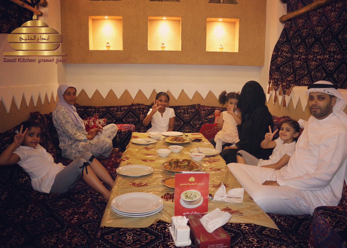 المطبخ السعودي No Twitter ما أجمل أن تجتمع العائله حول مائدة المطبخ السعودي الموقع أبوظبي المشرف مقابل المشرف مول للتواصل 026655355