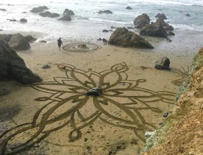 vertexartgallery.com/kelsi-anderson… Represented by Vertex #art #artnews #artcollector #landart #sandsculpture #contemporaryart #installation #artnature