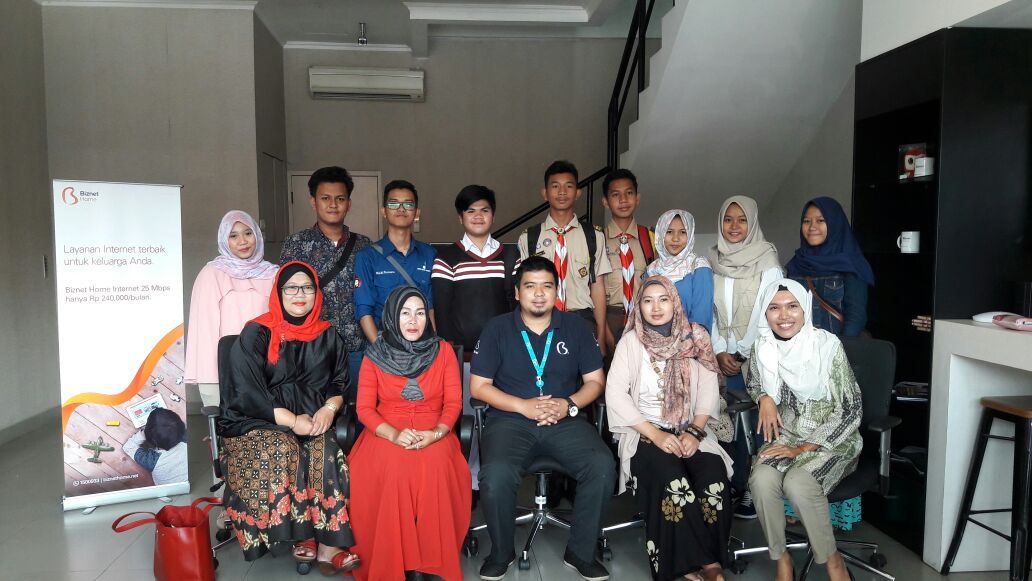 KelasBogor's tweet photo. Sesi terakhir #KelasTari foto bareng dulu dgn seluruh peserta &amp; perwakilan Biznet sbg partner kami bulan ini. https://t.co/Mu1Lzft8Es