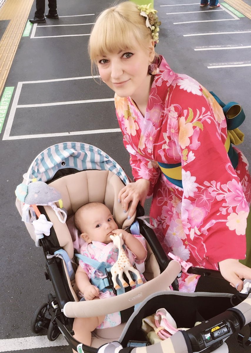 大野田健 Jenya Jp 隅田川の花火大会 なのかなあ 無事に上がってくれえ 髪型 ゆかた合ってるねえ クラァ スナヤゆかたあ 赤ちゃん キリンちゃん持ってるなあ よしよし 赤ちゃんもベビゆかただあ Twitter