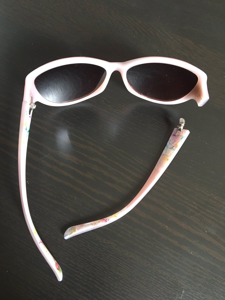 alison_ds's tweet photo. @ted_baker hi. I bought these sunglasses last summer and yesterday the leg just fell off. Can you replace them? They're my favourite. https://t.co/sJQuUy1sb6
