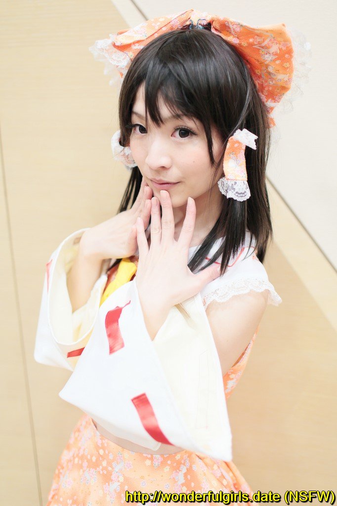 cosplay_touhou's tweet photo. #Blouse #Cosplay #DetachedSleeves #HairTies #Hairbow #HakureiReimu #Ketoh #Miniskirt https://t.co/Wp7alPWYQt