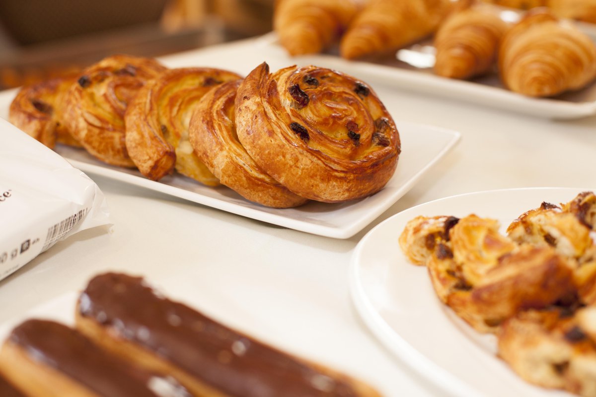 aesurcouf's tweet photo. Breakfast is served! #yum #painauxraisins# pastries #jerseyCI #foodsupplier #guernseyci #inspiration #foodpic #yummy https://t.co/zNCJPskdbK