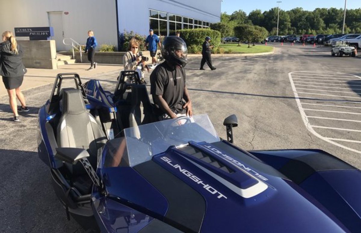 darrenrovell's tweet image. Vontae Davis arrives at Colts training camp in a 3-wheeled, open-air Polaris Slingshot SL, cost is $25,499 (📷 by @MikeWellsNFL)