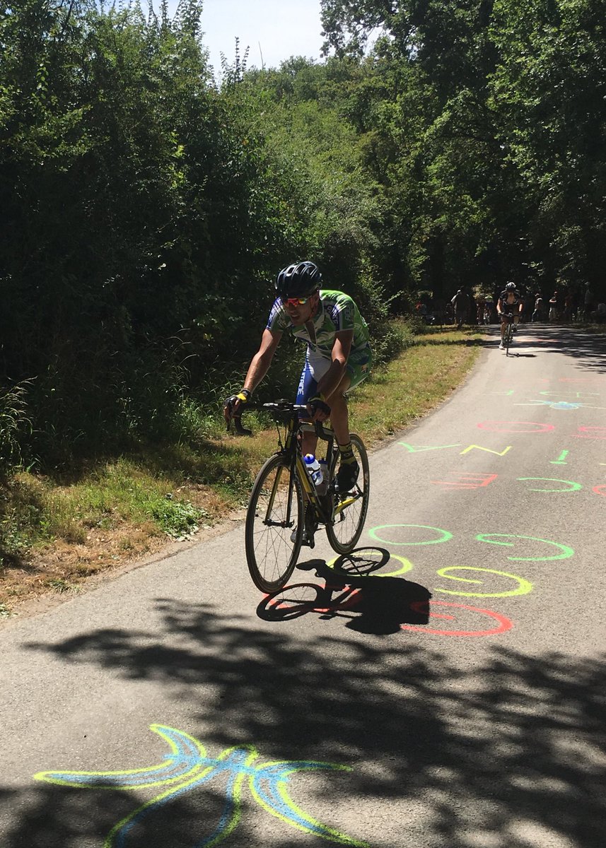 Tour 5 : 7 devant avec 1'30. Dorian est lâché du peloton à 30". Il a une petite chance de rentrer car il a 3 Vendée U juste devant lui.