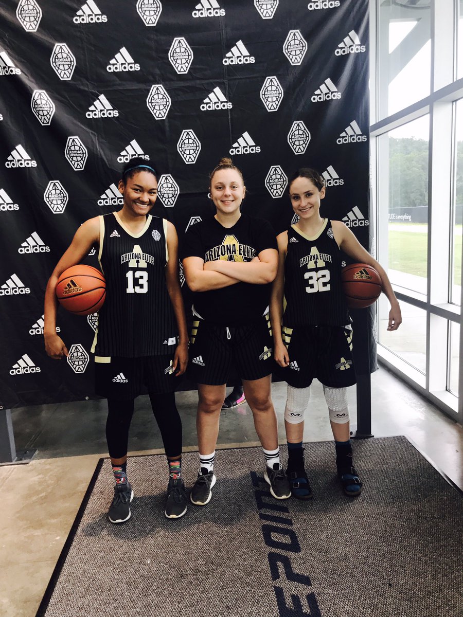 stacyhock03's tweet photo. just finished my last club game on the team I've been with for 5 years. proud to say we finished top 10 in the nation 🏀 https://t.co/tGgVCqheqY