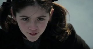 じぇれ 映画アカ エスター Orphan 死産のため精神的に病んだ母親が 養子を迎える しかし この娘はどこかが変だった オーメン 危険な遊び を彷彿とさせる物語を ジャウム コレット セラがサスペンスフルに演出 夫婦のコミュニケーション