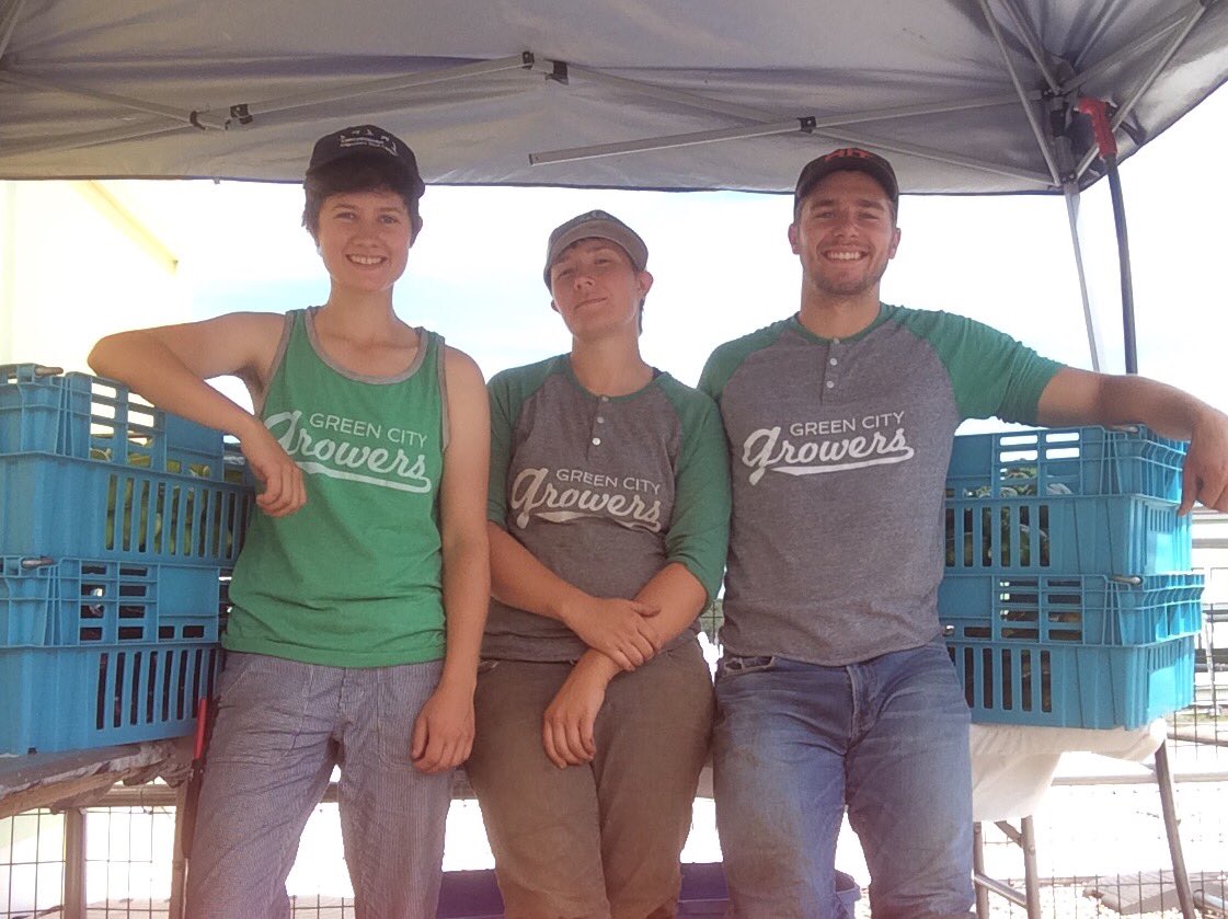 GCGrowers's tweet photo. These farmers harvested zucchini, eggplants, squash & peppers @WholeFoods Lynnfield's rooftop farm - now avail in produce! #rooftotable https://t.co/uulw8EKTFs