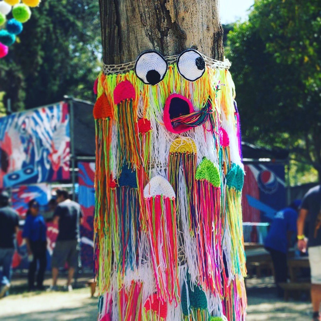 LanaAttack's tweet photo. Foto del recuerdo! Año 2016, Lollapalooza Chile. Estamos reactivando nuestras actividades no dejen de seguirnos 😊🌈💪🏻 #LanaAttack #crochet https://t.co/yRQcpTsprh