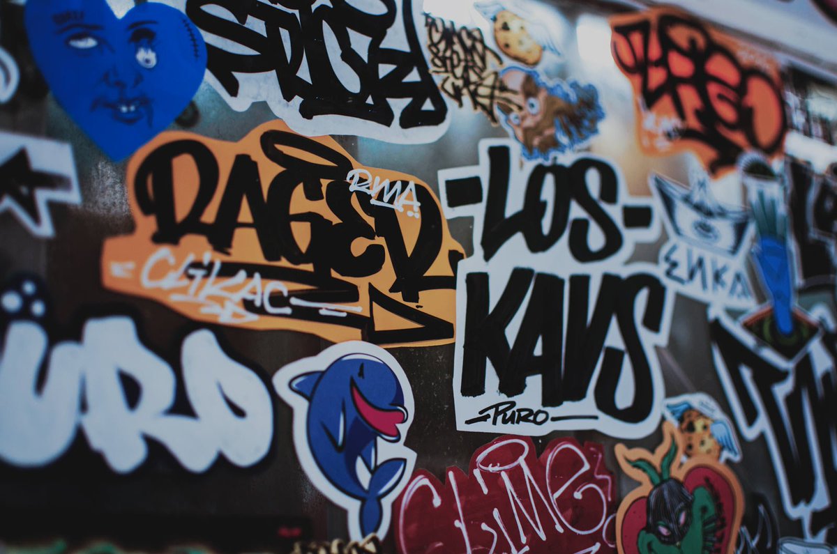 cbacho's tweet photo. "@bacanika: ¿Qué es el sticker art y cómo funciona en Bogotá? Aquí se lo contamos: https://t.co/4fdcWKuopN https://t.co/tK15VciDnJ"