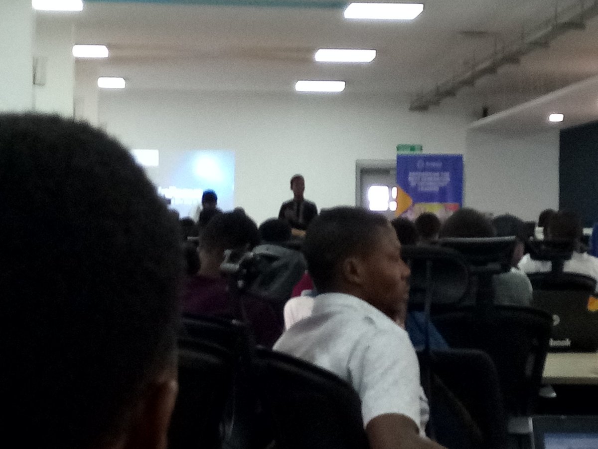_NezSpencer's tweet image. mailables talk at #LaravelNigeria