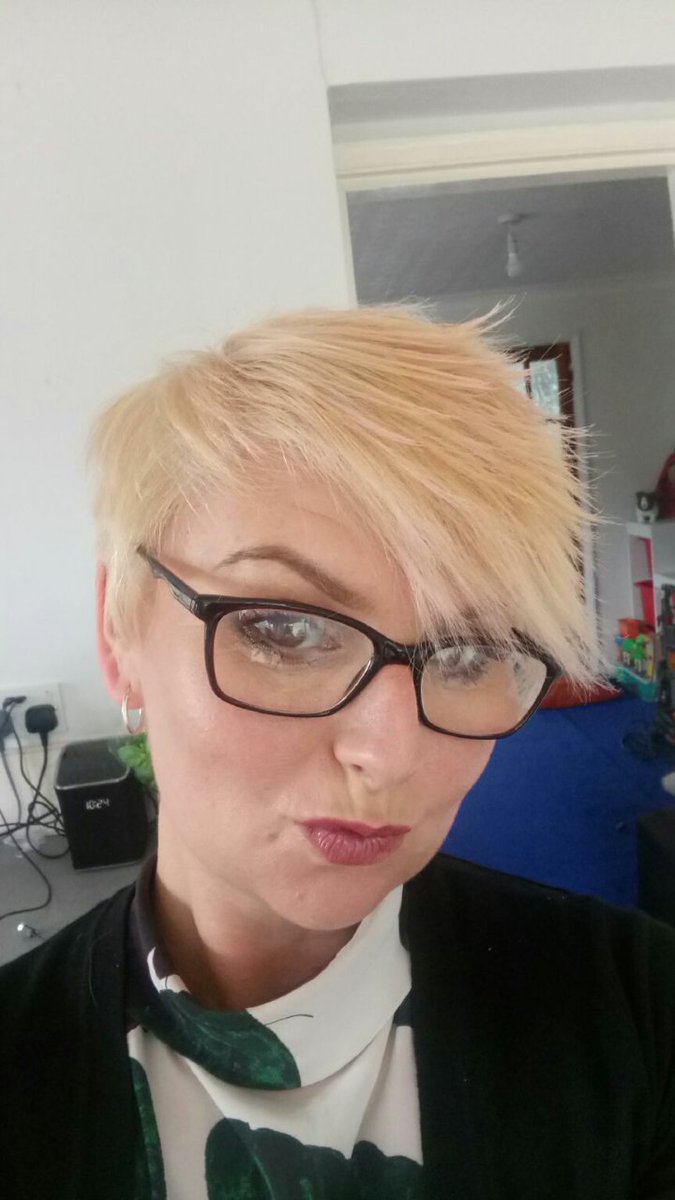 DebbieTasker's tweet image. #bleachlondon love the results of this white toner ✌️✌️✌️💜💜💜💜💜