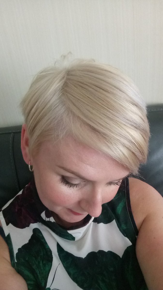 DebbieTasker's tweet image. #bleachlondon love the results of this white toner ✌️✌️✌️💜💜💜💜💜