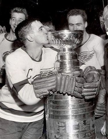 thehockeycrate's tweet photo. Happy Birthday, "Terrible Ted" Lindsay! #hockeycrate https://t.co/yLrFtKRaZt