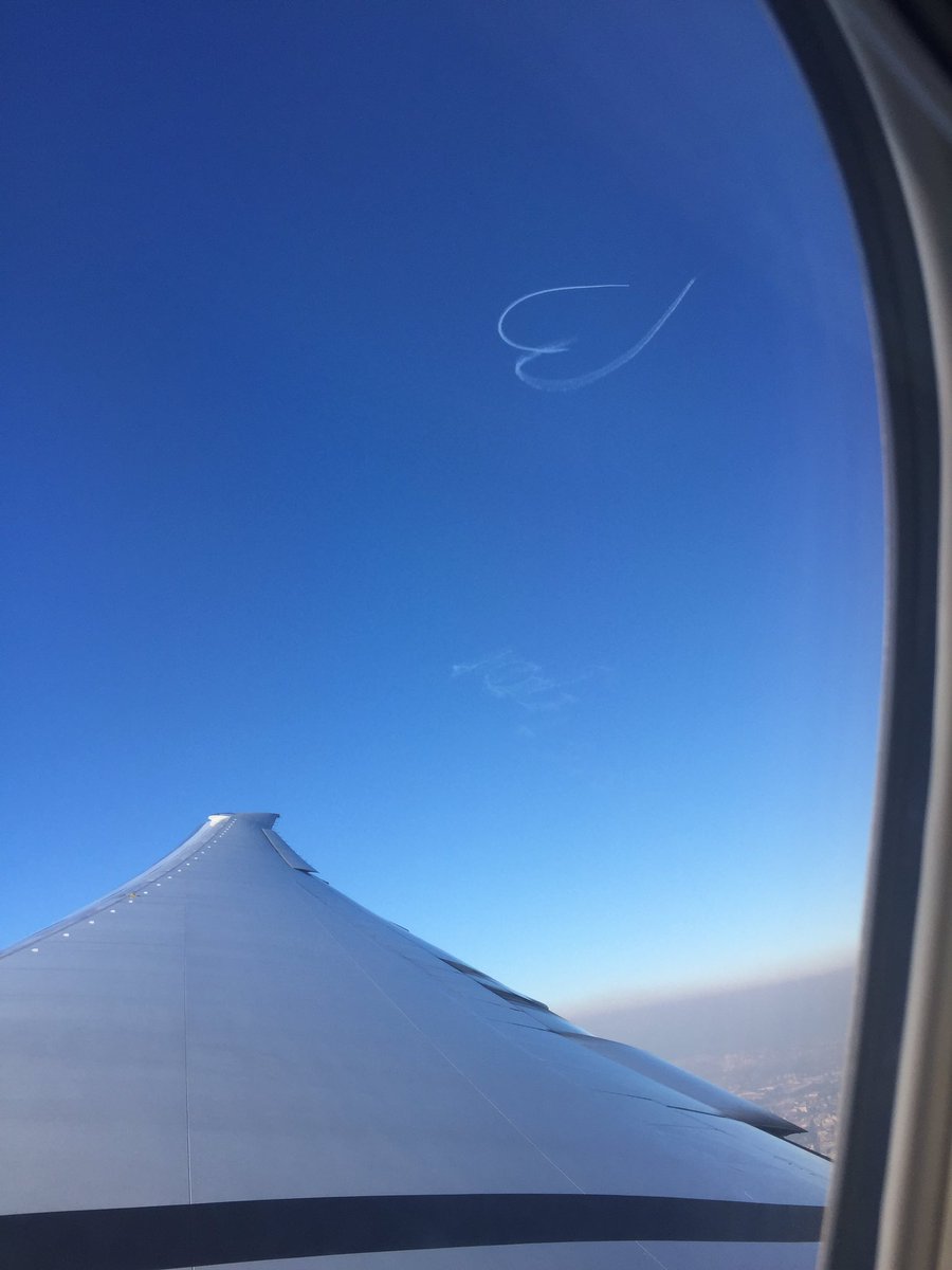 iamlowe1's tweet photo. @British_Airways spotted a little love in the sky above Sydney #BA16 Syd - Sin - great flight, great crew https://t.co/0c8JooEVH7