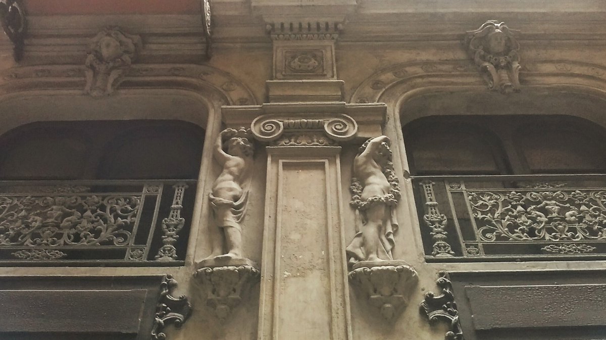 ld_antoni's tweet photo. #Passatge #Bacardí #BCN edificio para el tránsito #WBenjamin #TimePassages #Rambla #plaçaReial #arquitectura https://t.co/pvlQ3T7F4U