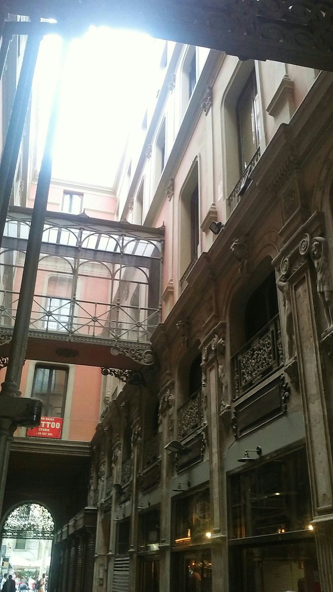 ld_antoni's tweet photo. #Passatge #Bacardí #BCN edificio para el tránsito #WBenjamin #TimePassages #Rambla #plaçaReial #arquitectura https://t.co/pvlQ3T7F4U