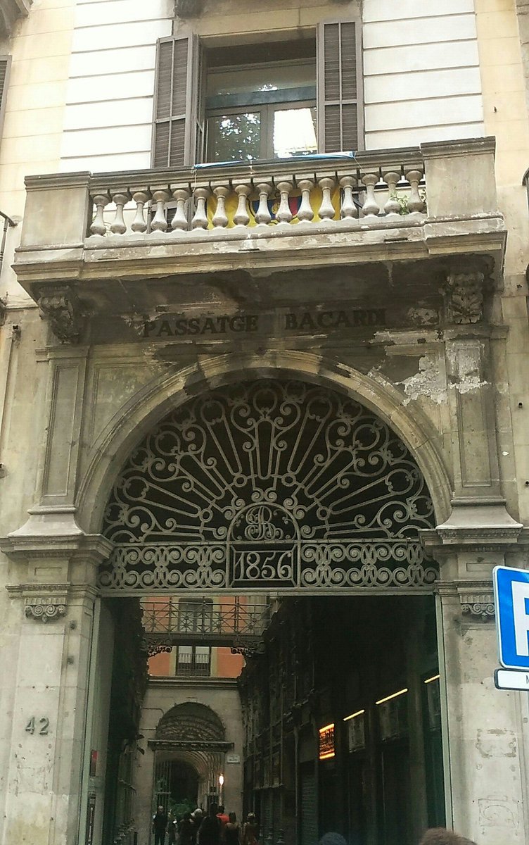 ld_antoni's tweet photo. #Passatge #Bacardí #BCN edificio para el tránsito #WBenjamin #TimePassages #Rambla #plaçaReial #arquitectura https://t.co/pvlQ3T7F4U
