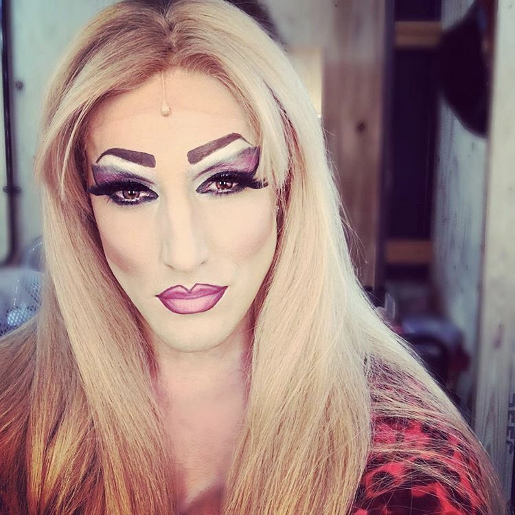 Robert Jones (<a href="/RobertJones86/">Robert Jones</a>) will be on as Union Jack Angel at <a href="/KinkyBootsUK/">Kinky Boots UK 👠</a> for both shows today! #swing #1stcover 🇬🇧💄