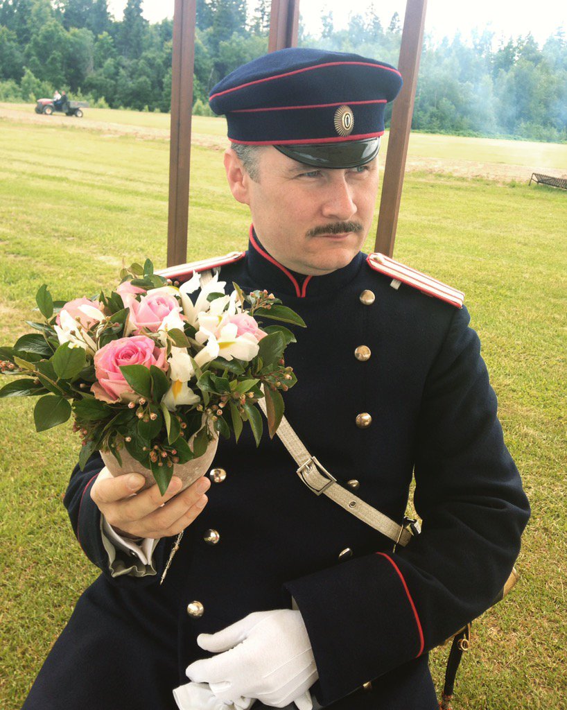 Pompenett's tweet photo. Хороших всем выходных, а мы украшать ваши праздники и дарить радость🙈 #pompenett #студияфлористики #красныйоктябрь https://t.co/LEidTwTEZa