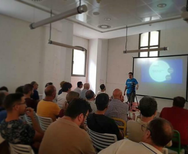 Preaching @Dashpay at @avalBit event in Valencia #dash https://t.co/OrPima2EYj