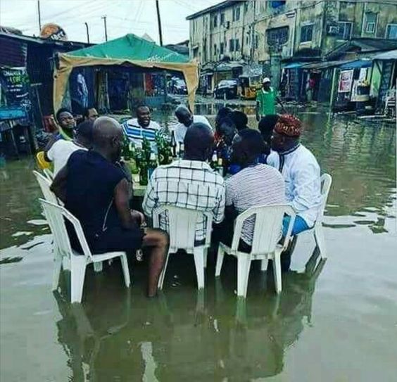 the234project's tweet photo. Men Drinking #Beer In #Lagos Flood #Nigeria #NaijaLife #KoEasy https://t.co/K6crlYeOkm