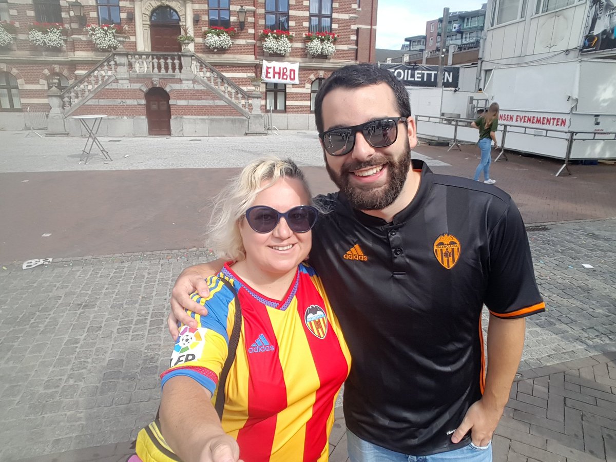 REKENAMUNT6's tweet photo. Kerkrade - Holanda
🎵🎶🎵🎶🎺🎺🥁🎷🎻
#CompañerosBandaRequena
#Música #OnTour
Con nuestro @valenciacf #ValencianistasPorElMundo #VCFPlanet https://t.co/rQwRxOqUwB