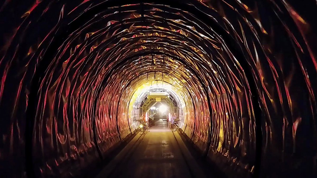 1Crossmax's tweet photo. Mein absolutes Highlight der #tnt17 : Mit dem Copter durch den Bahntunnel: https://t.co/AVxv5gQhrW https://t.co/MUOAKdSf3F