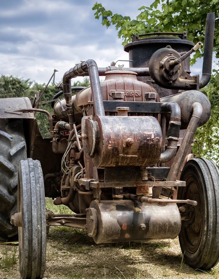 OtSully's tweet photo. [#Agriculture 🚜] Les Vieux Socs !Exposition de tracteurs et matériel agricole ancien... Dim. 30 juillet 9h à 18h,St-Benoît-sur-Loire Gratuit https://t.co/qGm2T9KJ3c