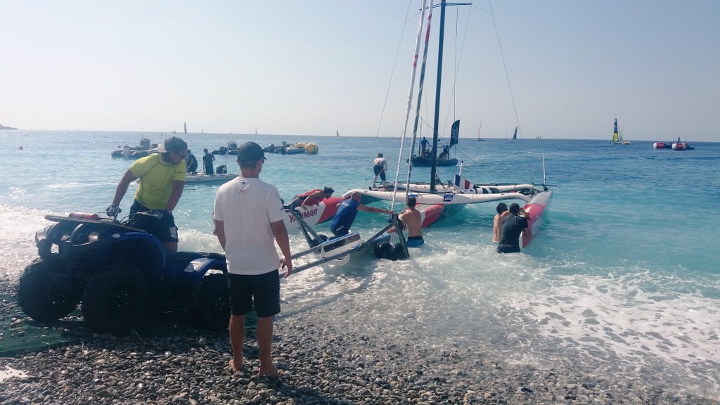 TeamInstallux's tweet photo. Le #Diam24 rouge et noir a été mis à l'eau ! En route pour la Finale dans le rond argent ! La 1ère place amateur  est à portée de main ! 😁👍 https://t.co/2d2Ah8rg7D
