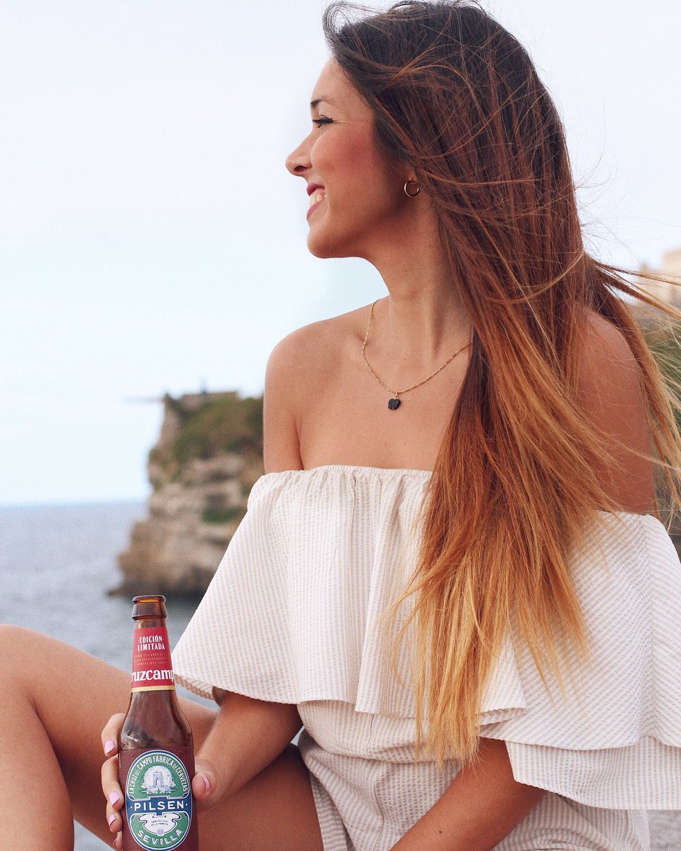 mariapintadohdz's tweet photo. ¿Cómo te relajas?No sé me ocurre un plan mejor que disfrutar de una @Cruzcampo edición limitada mirando al mar. #CruzcampoEdicionesLimitadas https://t.co/U43Ztk4KnI