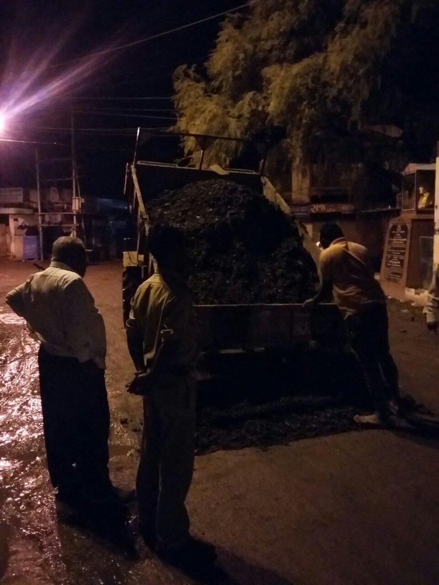 surendranagarmc's tweet photo. road resurface work at word 6 in night by snr.np good work dagalibhai @CollectorSRN @sdmwadhwan @VarshabenDoshi https://t.co/OM47QsJwGW