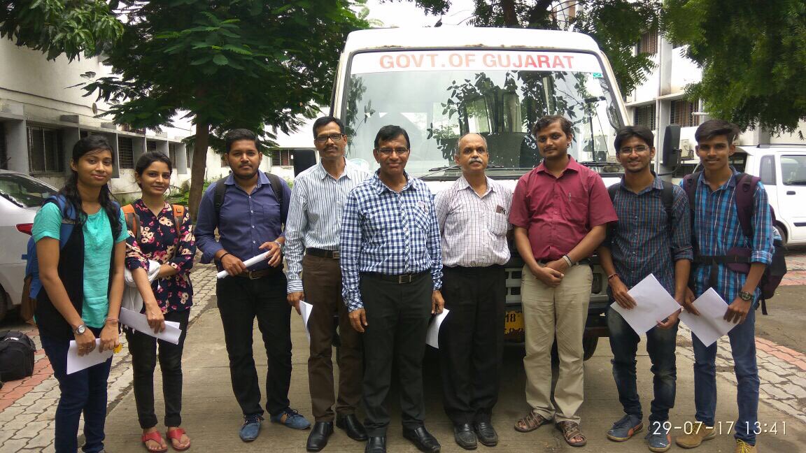 Team of Doctors from Govt Medical College, Surat leaving to flood affected districts #GujaratFloods