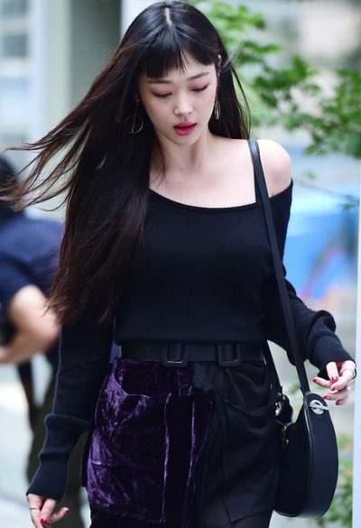 sullithejelly's tweet photo. #throw🔙 #saturday #missingmybangs https://t.co/NJJ7eNvEyd