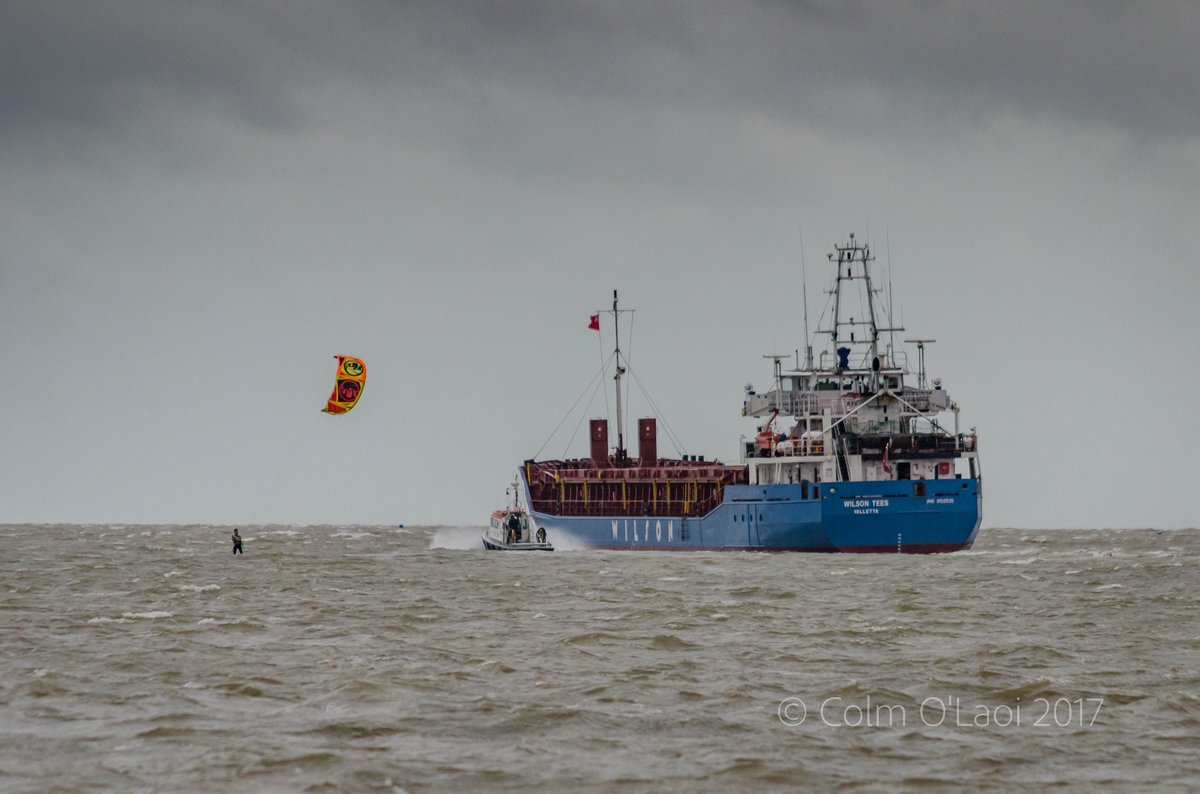 virtualcolm's tweet photo. Picking up the pilot. #WilsonTees #Wilson #Brightlingsea #Essex #Shipping https://t.co/N44OYKkObf
