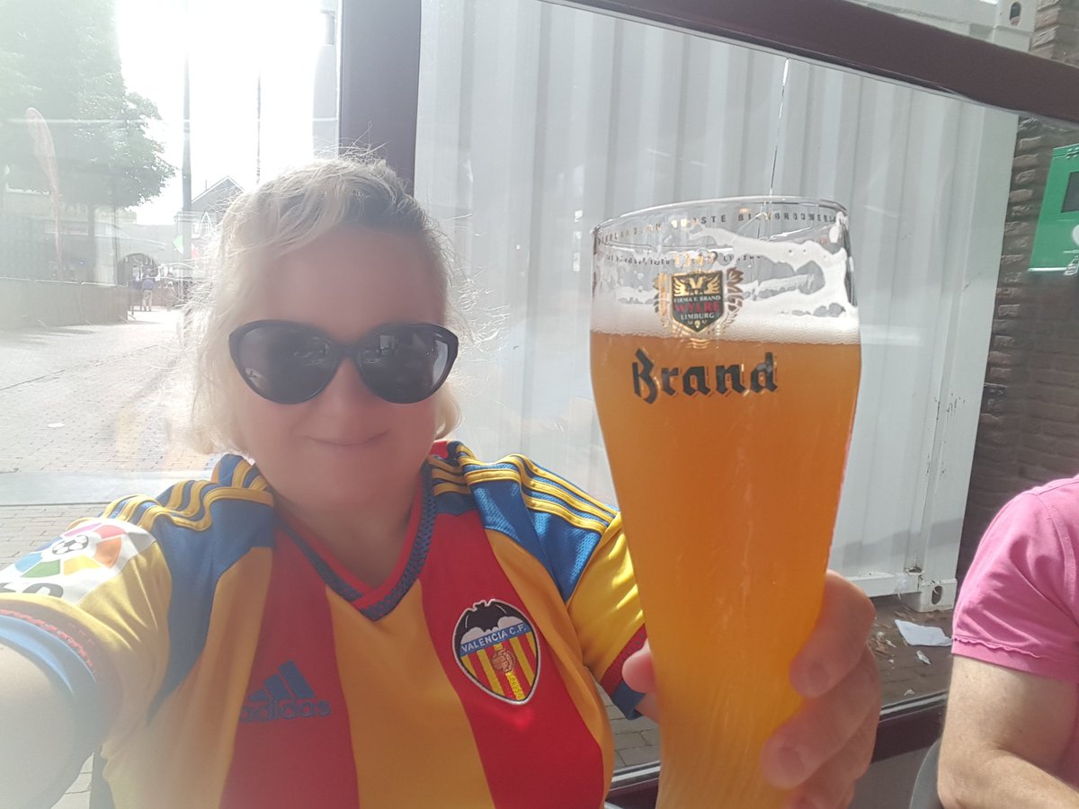 REKENAMUNT6's tweet photo. Me la acabaré ?
#Bier #Birra 🍺 Brand
#Kerkrade
#Holanda
#Música #Ontour #VCFplanet
#Tertulia
#CarrilloNo #CamionSí .. 🎷🎻🎷🎺🎷🎻🎷 https://t.co/RudSBJLekf