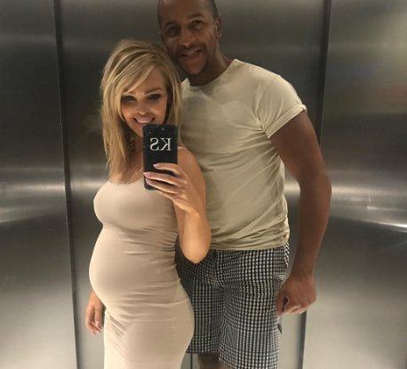 .<a href="/katiepiper_/">Katie Piper OBE</a> is looking gorgeous during her #pregnancy. The #mumtobe recently shared an adorable lift selfie with husband Richard Sutton.