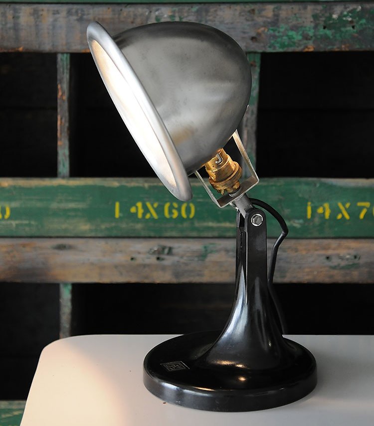 elementalspot's tweet photo. Factory Lamp with nice details and can be adjusted. Bakelite base and spun metal shade #factorylamp #lighting #antique #vintage #industrial https://t.co/qLuNphMvQU