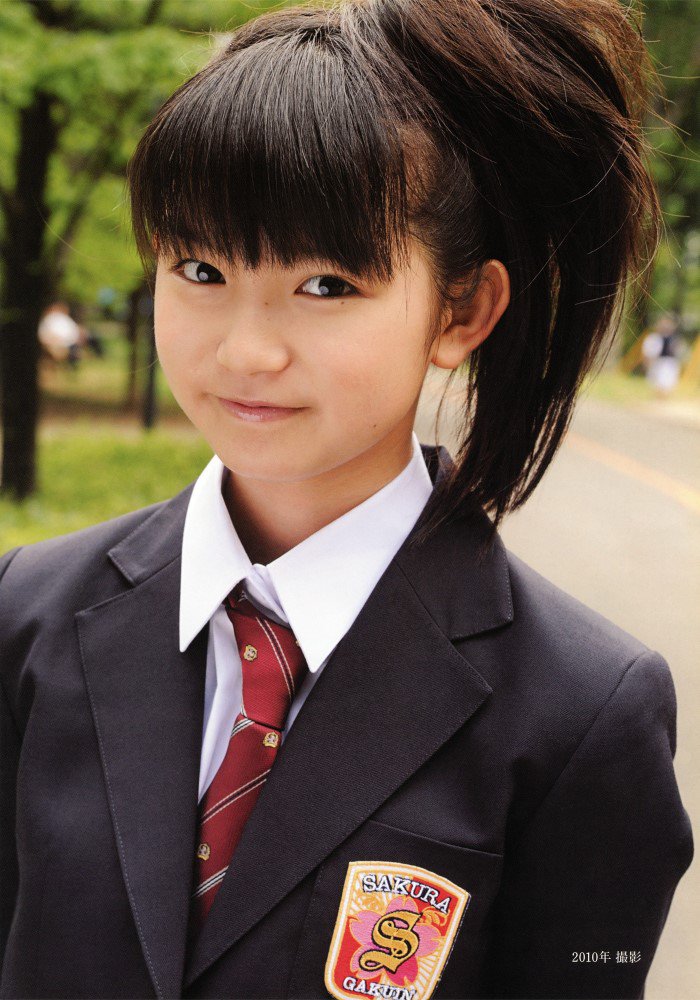 Nakamoto Suzuka Source: Sakura Gakuin 2013.March Graduation Photo