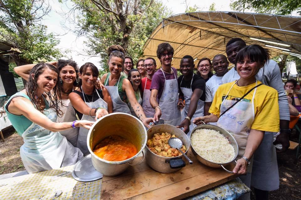 BabelPontremoli's tweet photo. I corsi di cucina internazionale al @MamaMeeting procedono alla grande. Sono aperti anche domattina. Venite a trovarci!
#MamaAfrica #MAM2017 https://t.co/aDR1xKtEg2