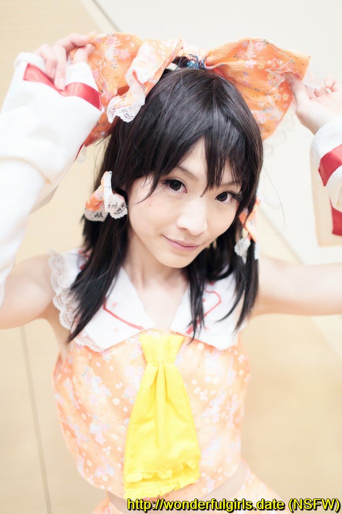 cosplay_touhou's tweet photo. #Blouse #Cosplay #DetachedSleeves #HairTies #Hairbow #HakureiReimu #Ketoh #Miniskirt https://t.co/NlgVmtKCQ0